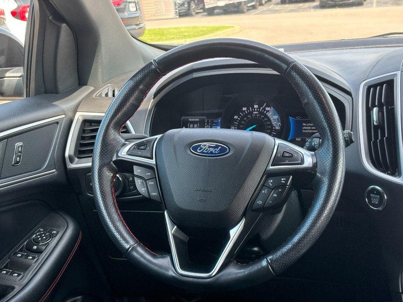 Ford Edge Vehicle Image 12