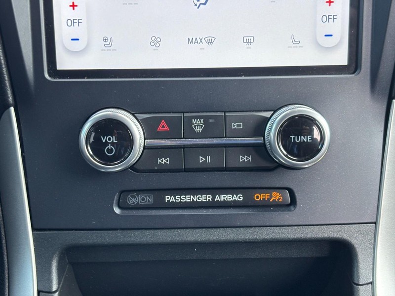 Ford Edge Vehicle Image 14