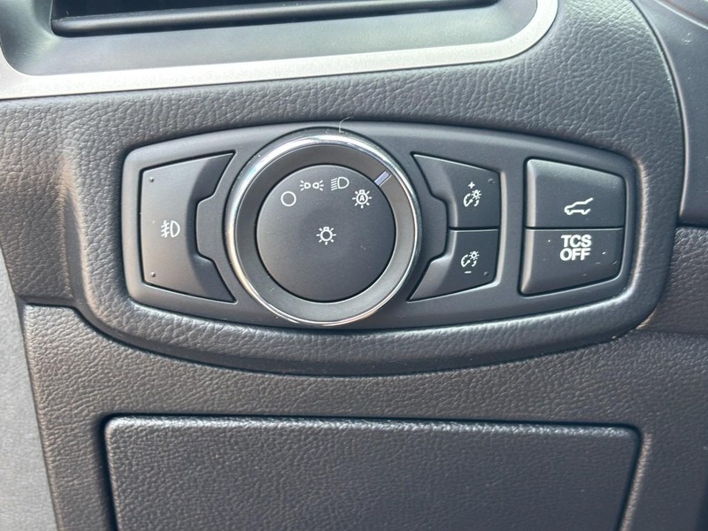 Ford Edge Vehicle Image 16