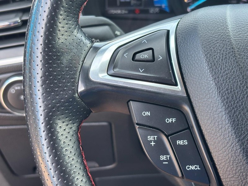 Ford Edge Vehicle Image 17