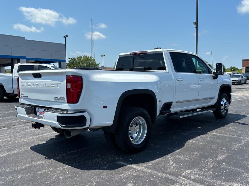 Chevrolet Silverado 3500HD Vehicle Image 03