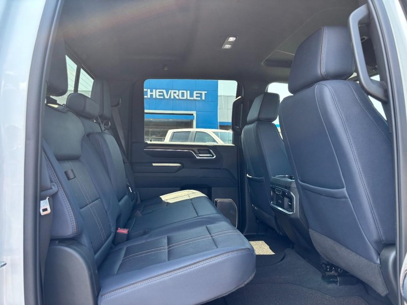 Chevrolet Silverado 3500HD Vehicle Image 10