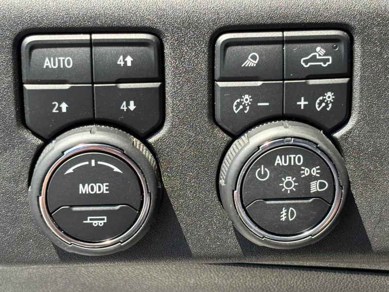 Chevrolet Silverado 3500HD Vehicle Image 16
