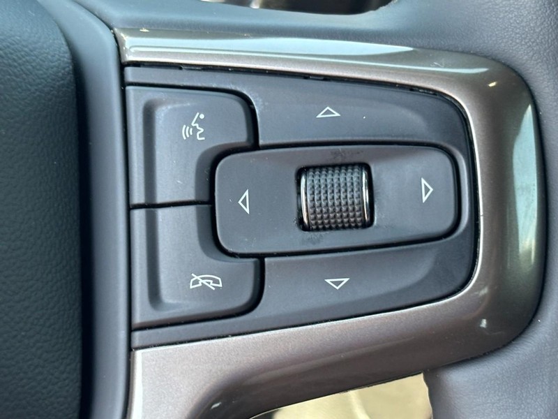 Chevrolet Silverado 3500HD Vehicle Image 18