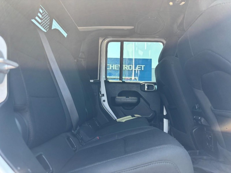 Jeep Gladiator Vehicle Image 10