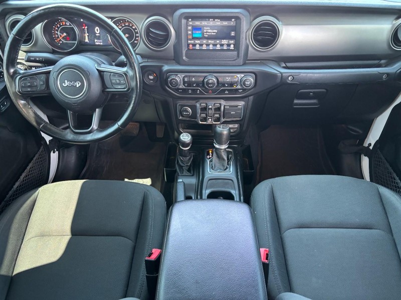 Jeep Gladiator Vehicle Image 11