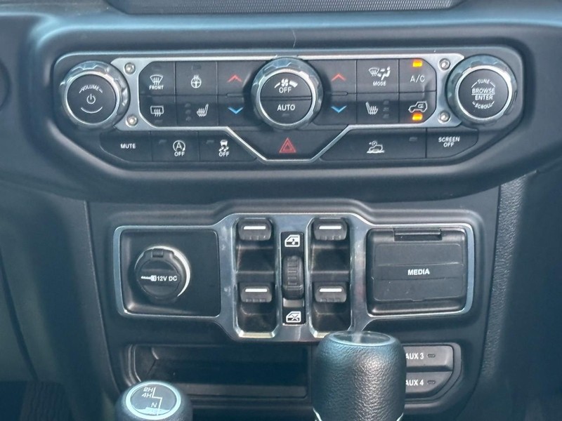 Jeep Gladiator Vehicle Image 14