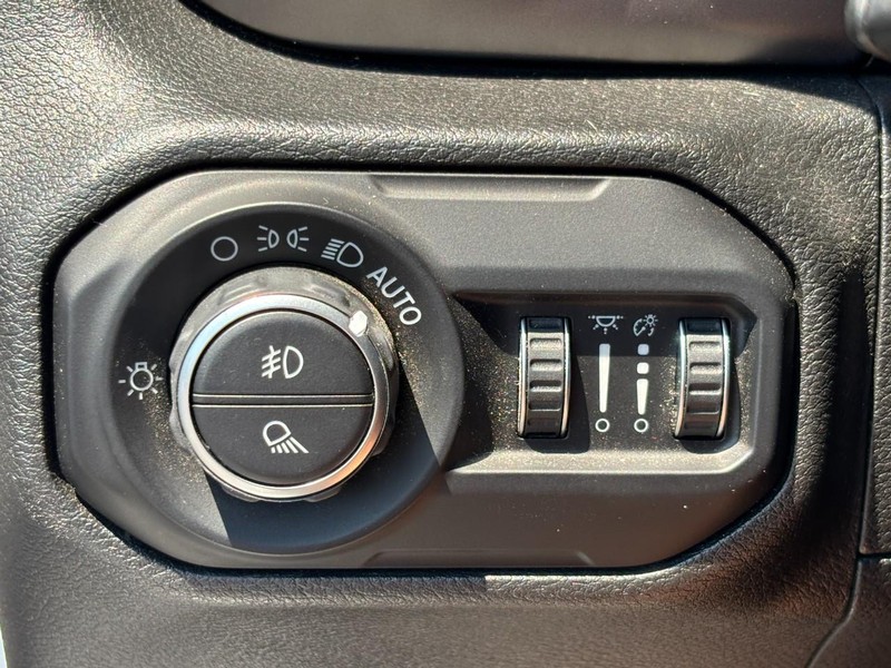 Jeep Gladiator Vehicle Image 16