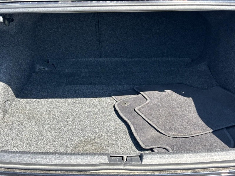 Volkswagen Passat Vehicle Image 04