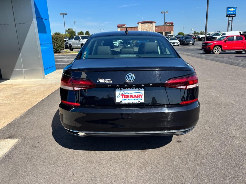Volkswagen Passat Vehicle Image 05