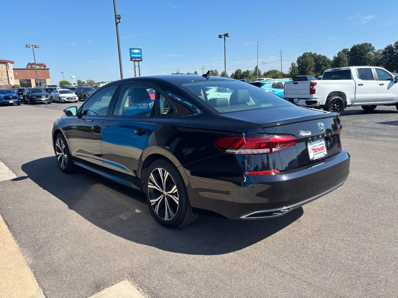Volkswagen Passat Vehicle Image 06