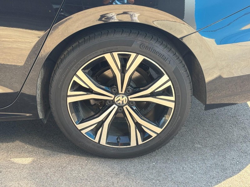 Volkswagen Passat Vehicle Image 07