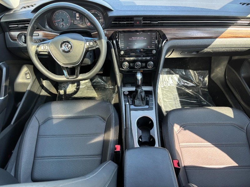 Volkswagen Passat Vehicle Image 11