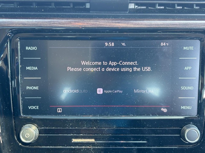Volkswagen Passat Vehicle Image 13