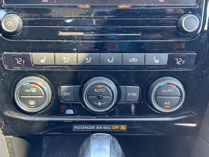 Volkswagen Passat Vehicle Image 14