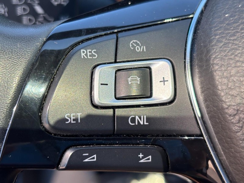 Volkswagen Passat Vehicle Image 17
