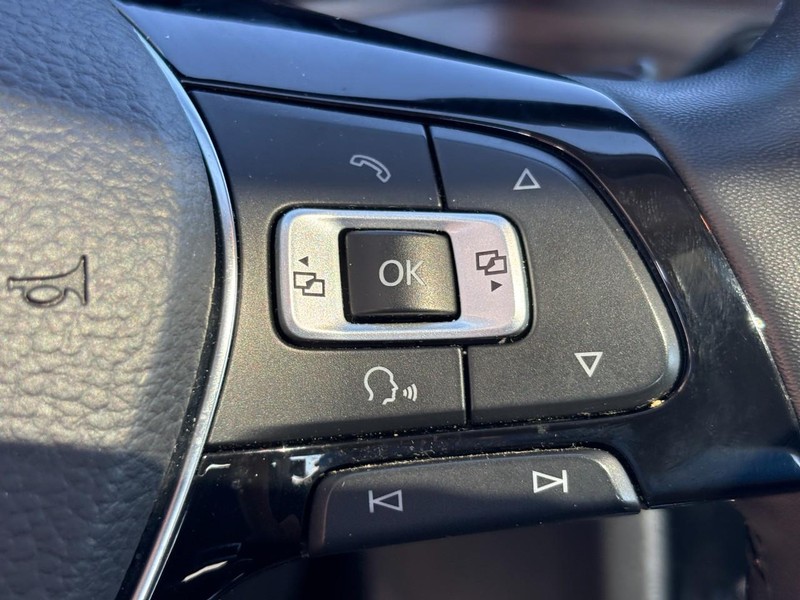 Volkswagen Passat Vehicle Image 18