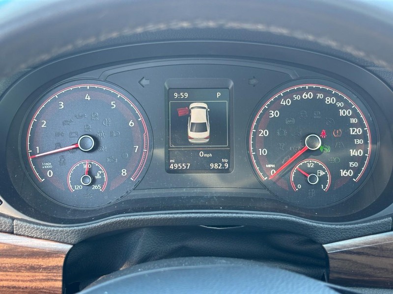 Volkswagen Passat Vehicle Image 19