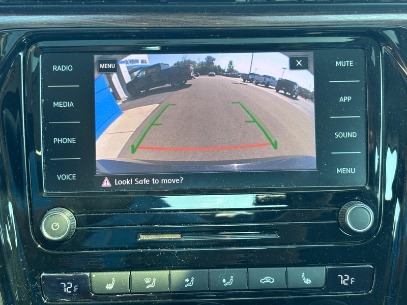Volkswagen Passat Vehicle Image 21