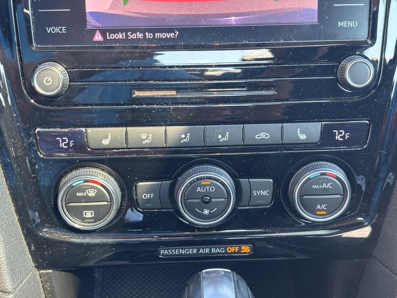Volkswagen Passat Vehicle Image 22