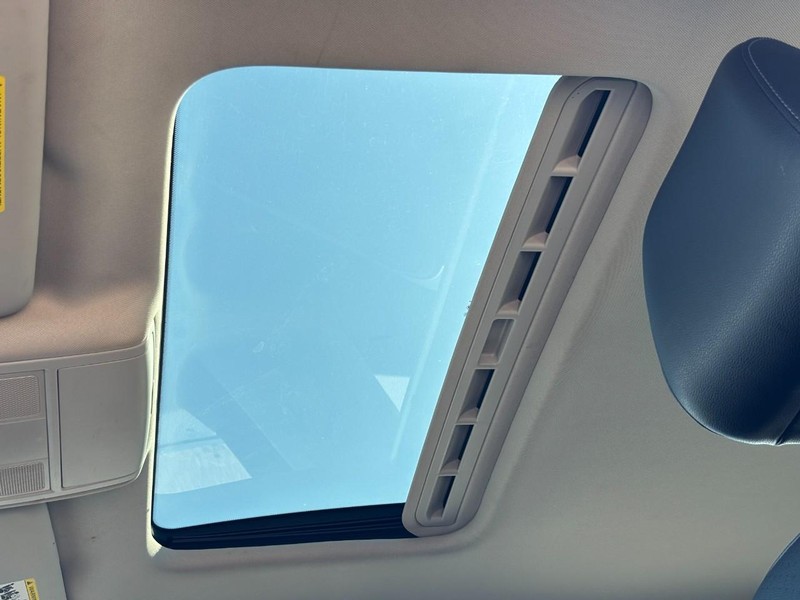 Volkswagen Passat Vehicle Image 26
