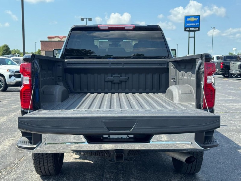 Chevrolet Silverado 2500HD Vehicle Image 04