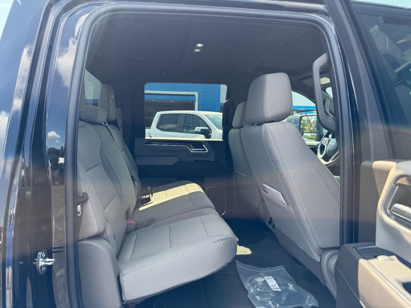 Chevrolet Silverado 2500HD Vehicle Image 10