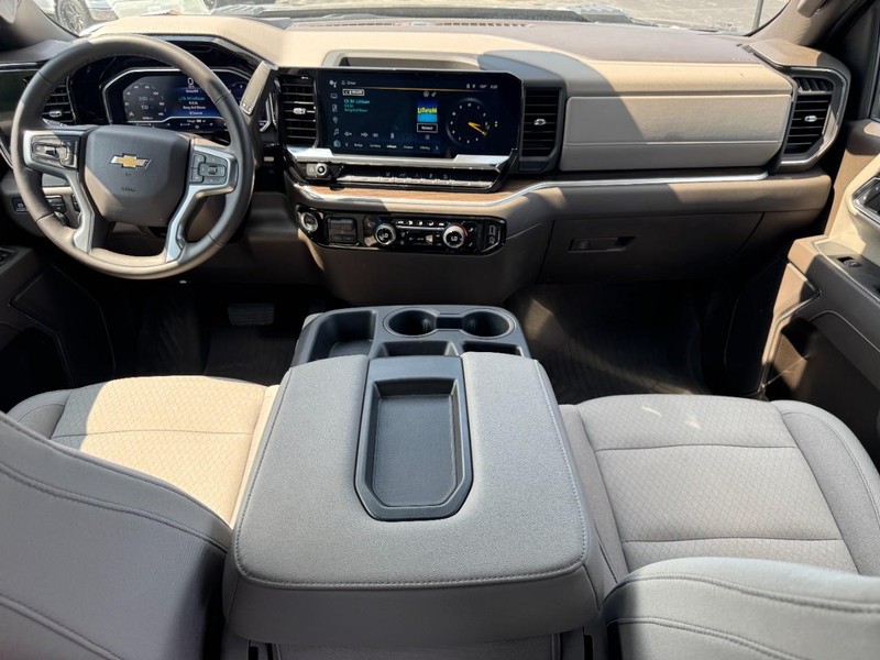 Chevrolet Silverado 2500HD Vehicle Image 11