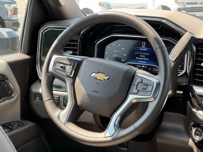 Chevrolet Silverado 2500HD Vehicle Image 12