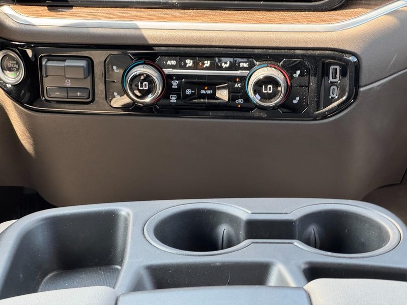 Chevrolet Silverado 2500HD Vehicle Image 14
