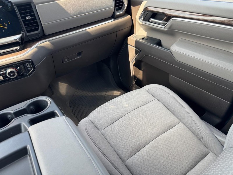 Chevrolet Silverado 2500HD Vehicle Image 15