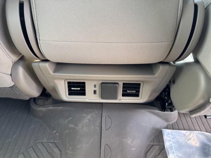 Chevrolet Silverado 2500HD Vehicle Image 16