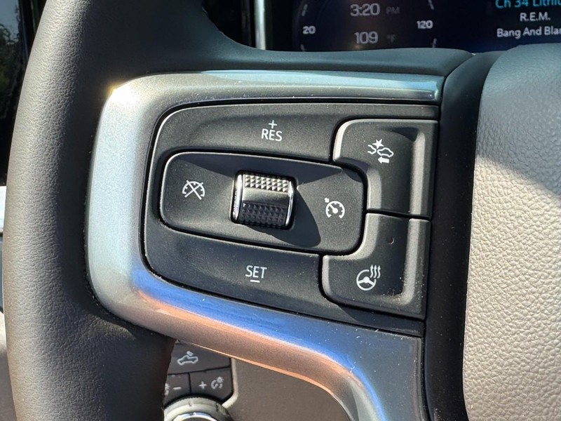 Chevrolet Silverado 2500HD Vehicle Image 18