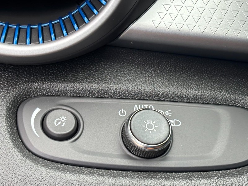 Chevrolet Trax Vehicle Image 11