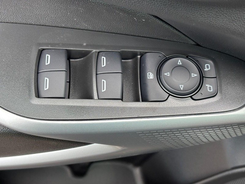 Chevrolet Trax Vehicle Image 17