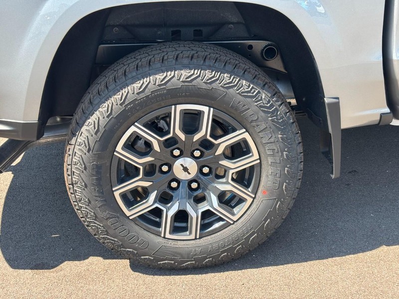 Chevrolet Colorado Vehicle Image 04