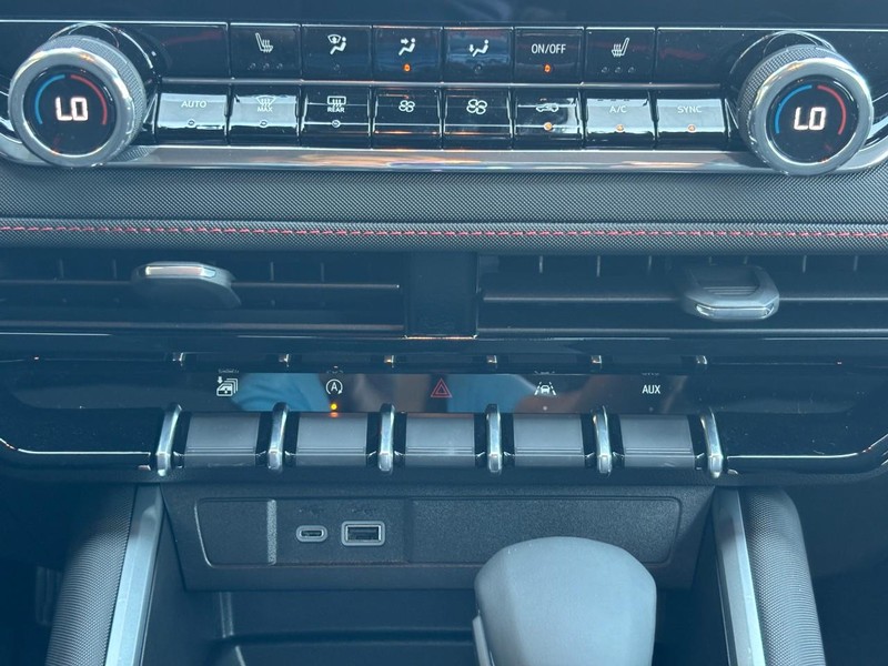 Chevrolet Colorado Vehicle Image 09