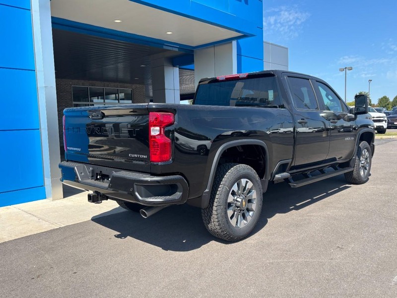 Chevrolet Silverado 2500HD Vehicle Image 03