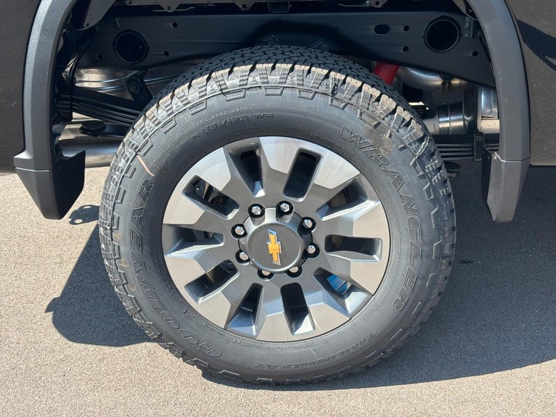 Chevrolet Silverado 2500HD Vehicle Image 04