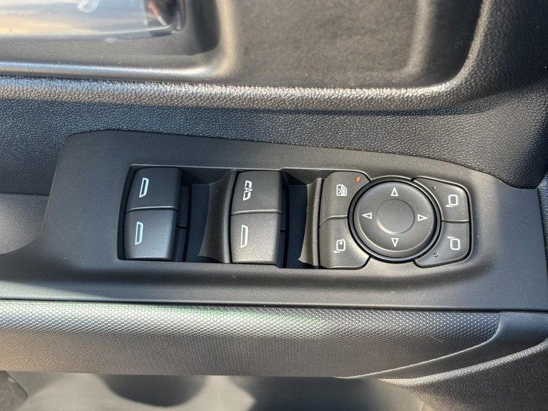 Chevrolet Silverado 2500HD Vehicle Image 17