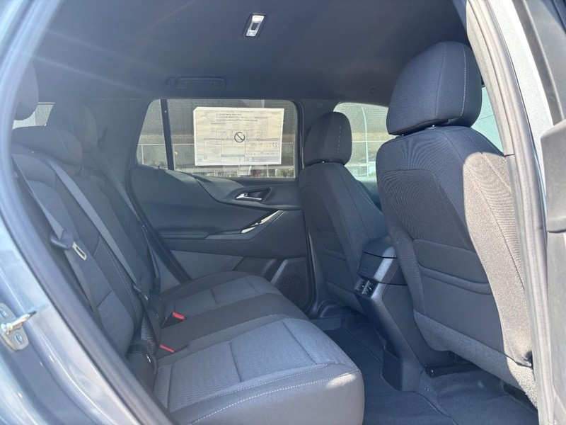Chevrolet Equinox Vehicle Image 05