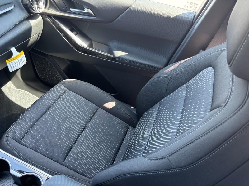 Chevrolet Equinox Vehicle Image 10