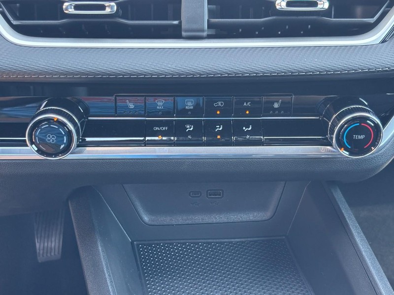 Chevrolet Equinox Vehicle Image 18