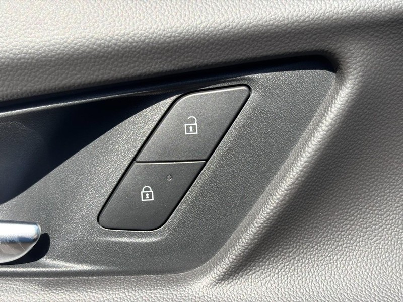 Chevrolet Equinox Vehicle Image 20