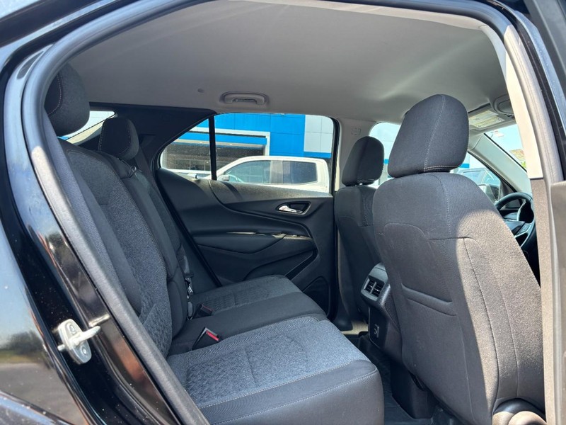 Chevrolet Equinox Vehicle Image 10