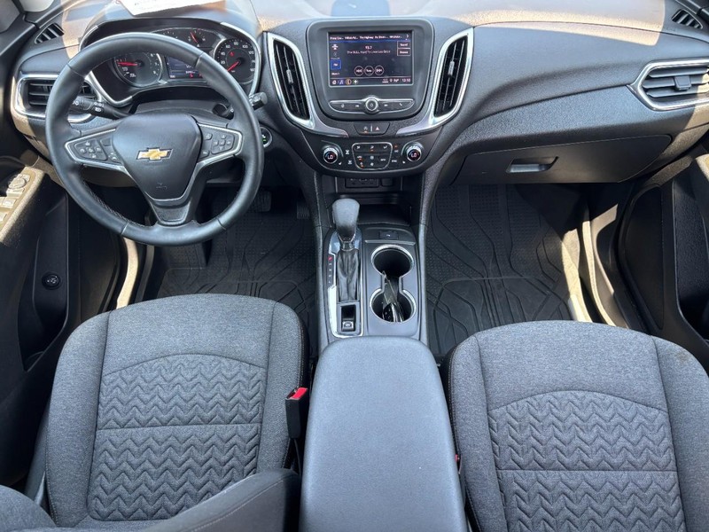 Chevrolet Equinox Vehicle Image 11