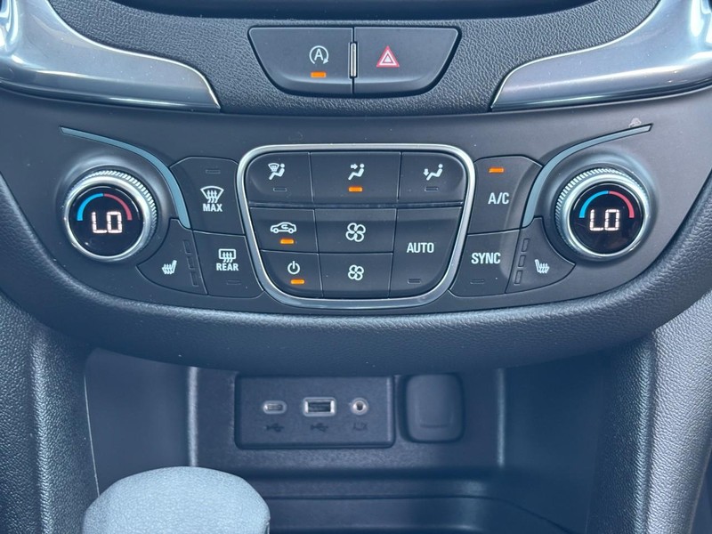 Chevrolet Equinox Vehicle Image 14