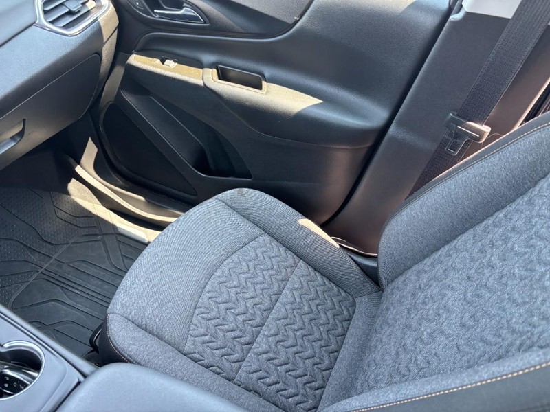 Chevrolet Equinox Vehicle Image 15