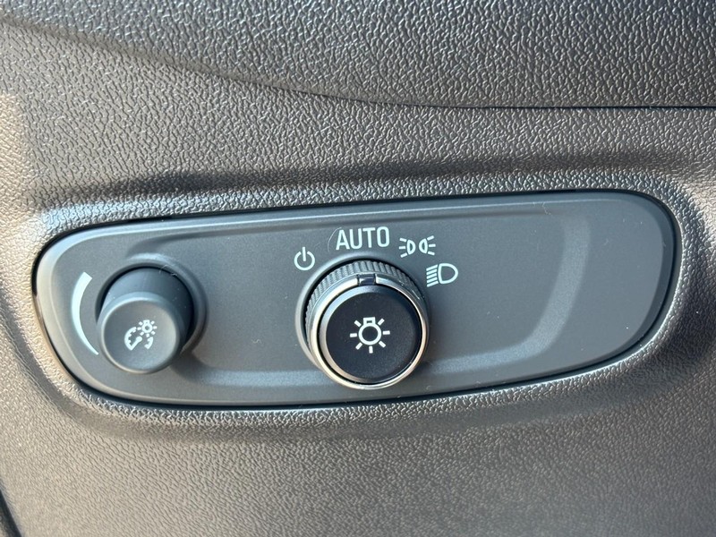 Chevrolet Equinox Vehicle Image 16