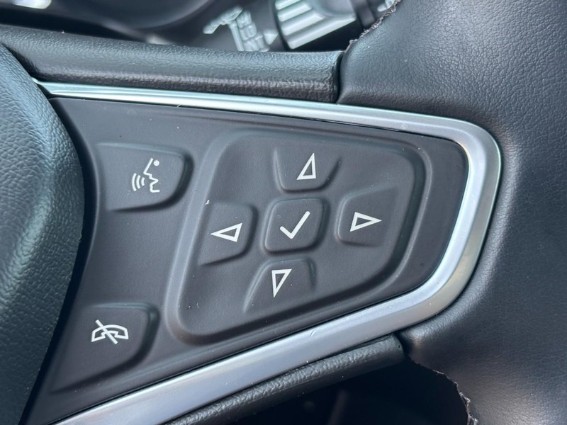 Chevrolet Equinox Vehicle Image 18
